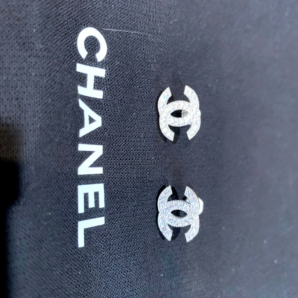 Absolutely stunning cc earrings brand new, rare and collectible. Must have! - Picture 4 of 13